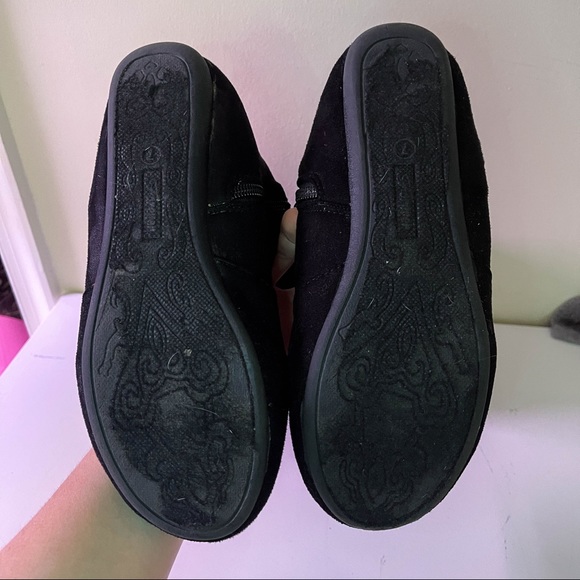 Adorable Black Suede Feel Boots - Picture 4 of 4